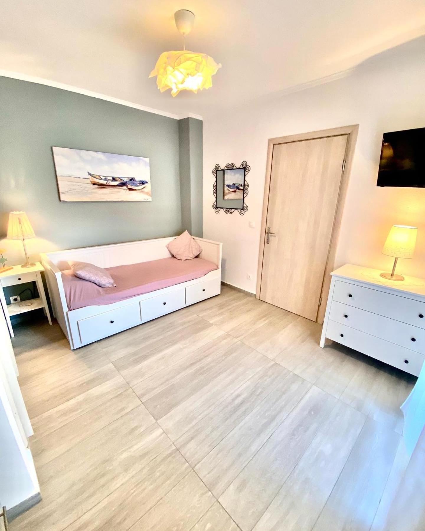 T H E Berlin Studios And Suites เนอาวรัสนา ภายนอก รูปภาพ