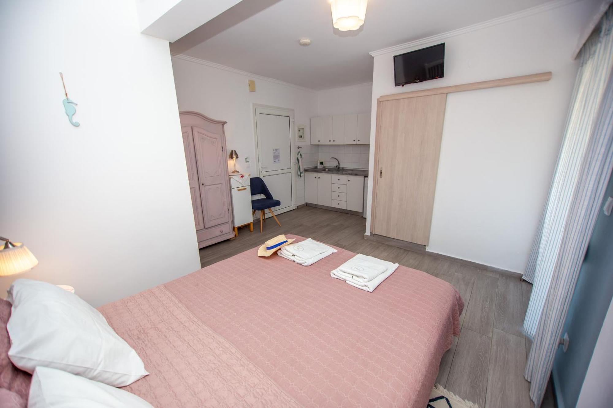 T H E Berlin Studios And Suites เนอาวรัสนา ภายนอก รูปภาพ