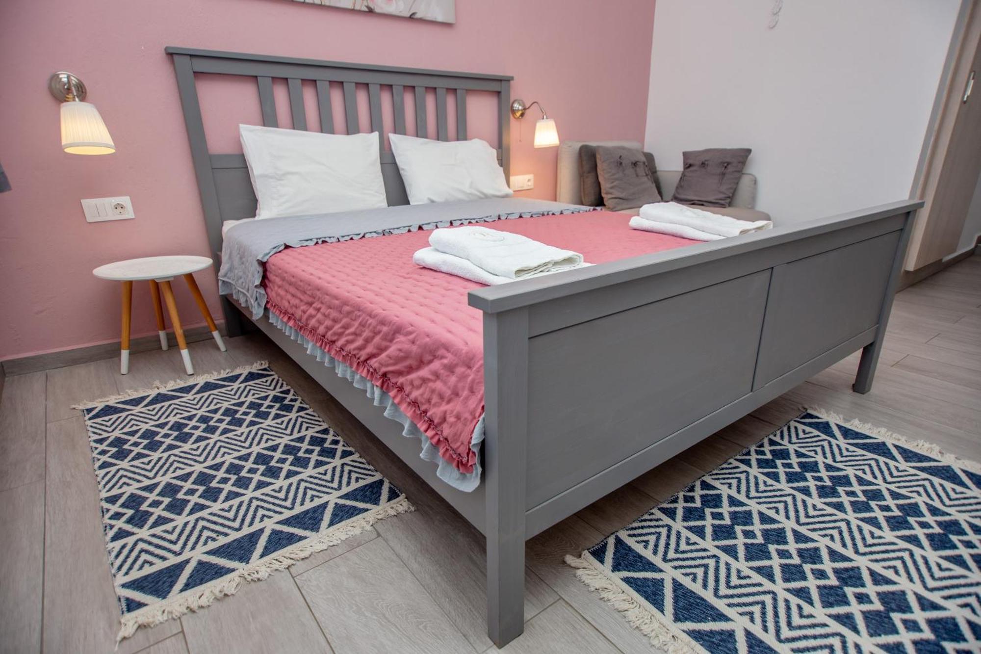 T H E Berlin Studios And Suites เนอาวรัสนา ภายนอก รูปภาพ