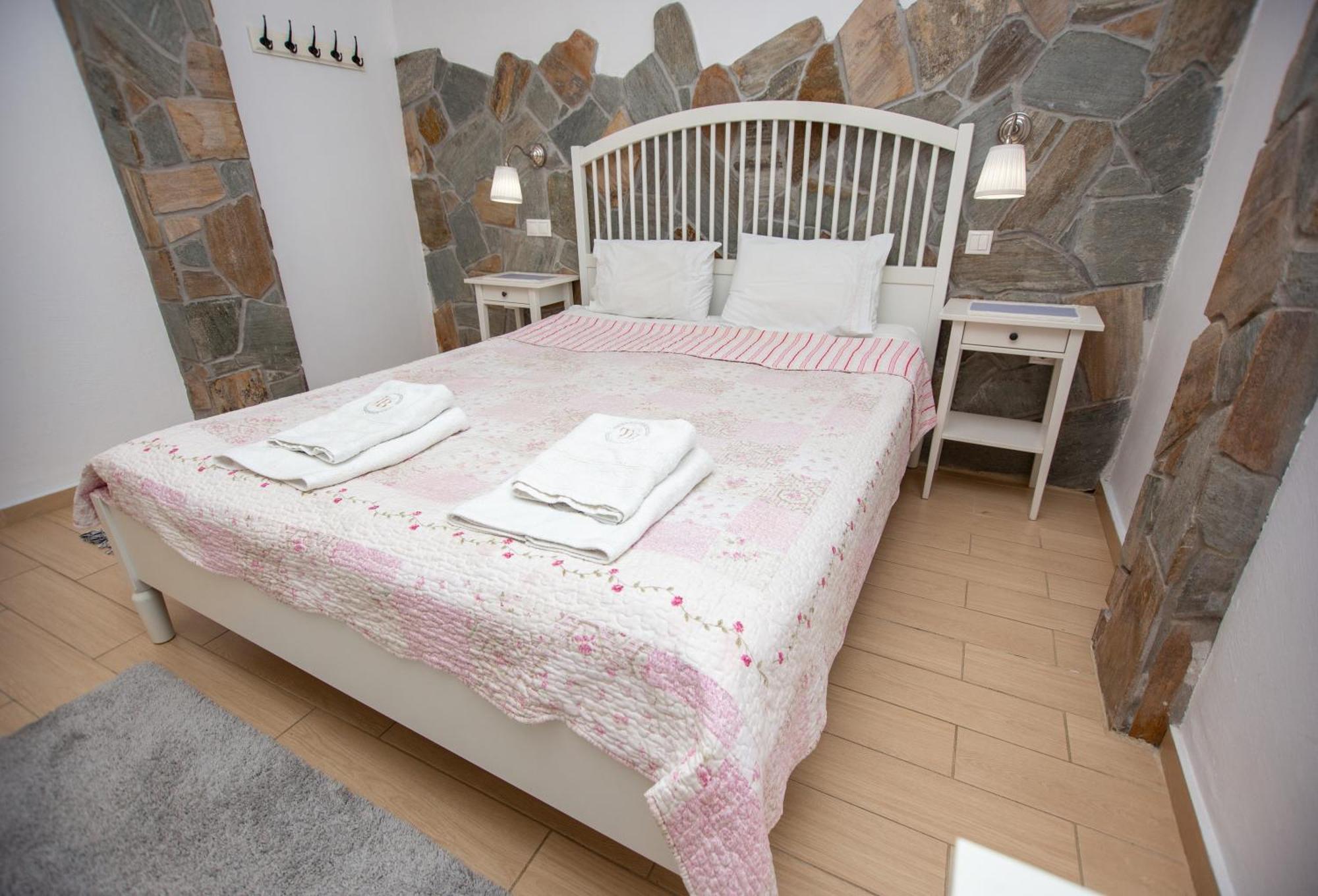T H E Berlin Studios And Suites เนอาวรัสนา ภายนอก รูปภาพ