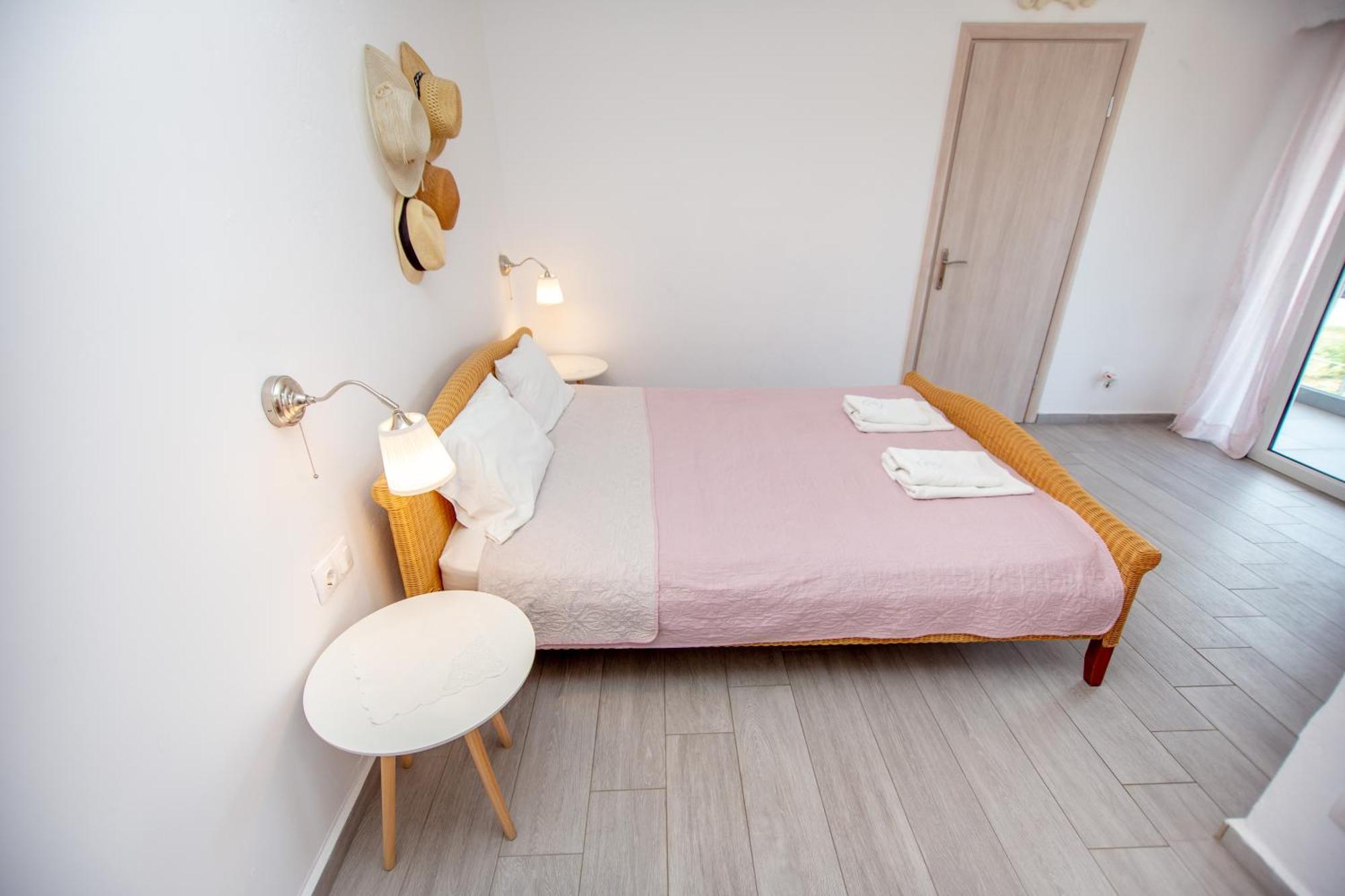 T H E Berlin Studios And Suites เนอาวรัสนา ภายนอก รูปภาพ
